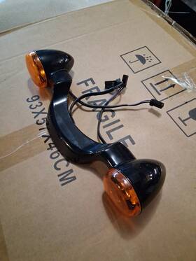 47049 Harley-davidson Oem 10-23 Road Glide Turn Signals And Plate Light Assembly Black