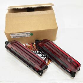67801090 Harley-davidson New Genuine 2014-2022 Cvo Red Vertical Tail Light Assemblies