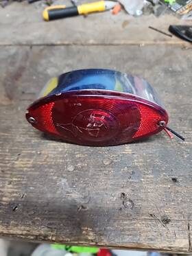 8-136 Harley-davidson 699972837075 Midwest Chrome / Red Cat Eye Motorcycle Brake Taillight