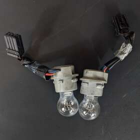 C672 Harley-davidson Genuine Rear Light Turn Signal And Plug Lot Of 2