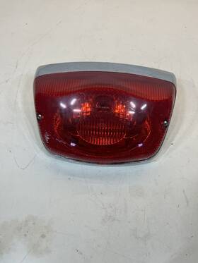 639281 Vespa Oem Lx/lxv/s 50/150 Taillight Assembly With Chrome Rim 2006-2016