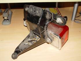 1a0-84751-60-33 Yamaha 1976-1977 Yahaha Rd400 Taillight Bracket And Stanley 040-5498 Light Assembly