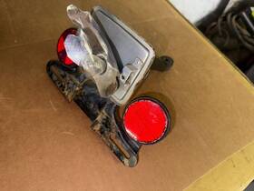1t2-84551-60-33 Yamaha 76-81 Xt-500 Tail Light And Bracket