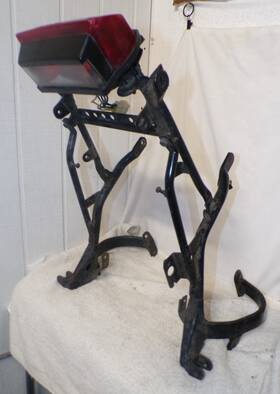 3ma-84710-00 Yamaha 89 Tzr250 Rear Brake Tail Light Footrest Bracket Harness Oem