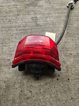 5vx-84710-10-00 Yamaha 5vx-8471-10-00 04-09 Fzs600 Fz6 Tailight Tail Light Rear Brake