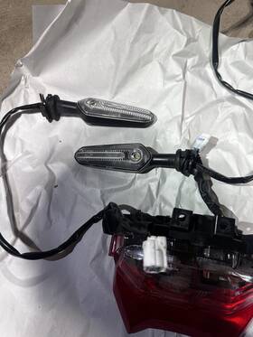 Qd-039-mt09-wd4-bk Yamaha 2024 Mt09 Taillight And Blinkers Set Genuine Oem